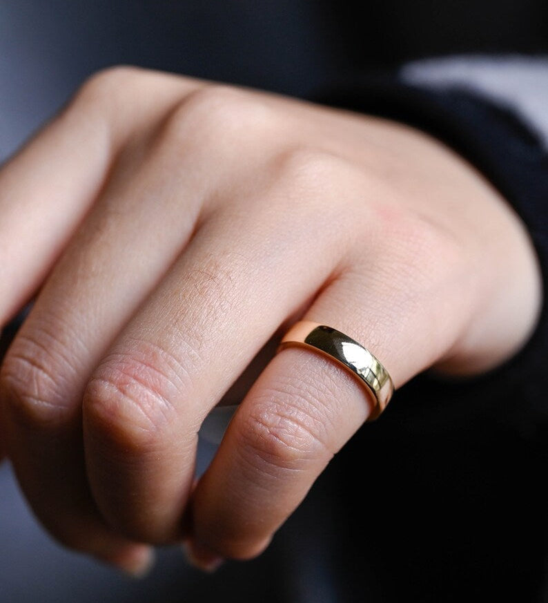 Delicate Men's Wedding Minimalistic Band in Solid Gold 1