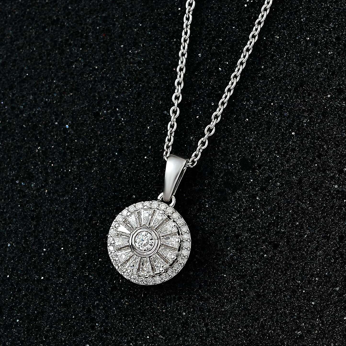 Round Cut Cubic Zirconia in 925 Sterling Silver Necklace 3