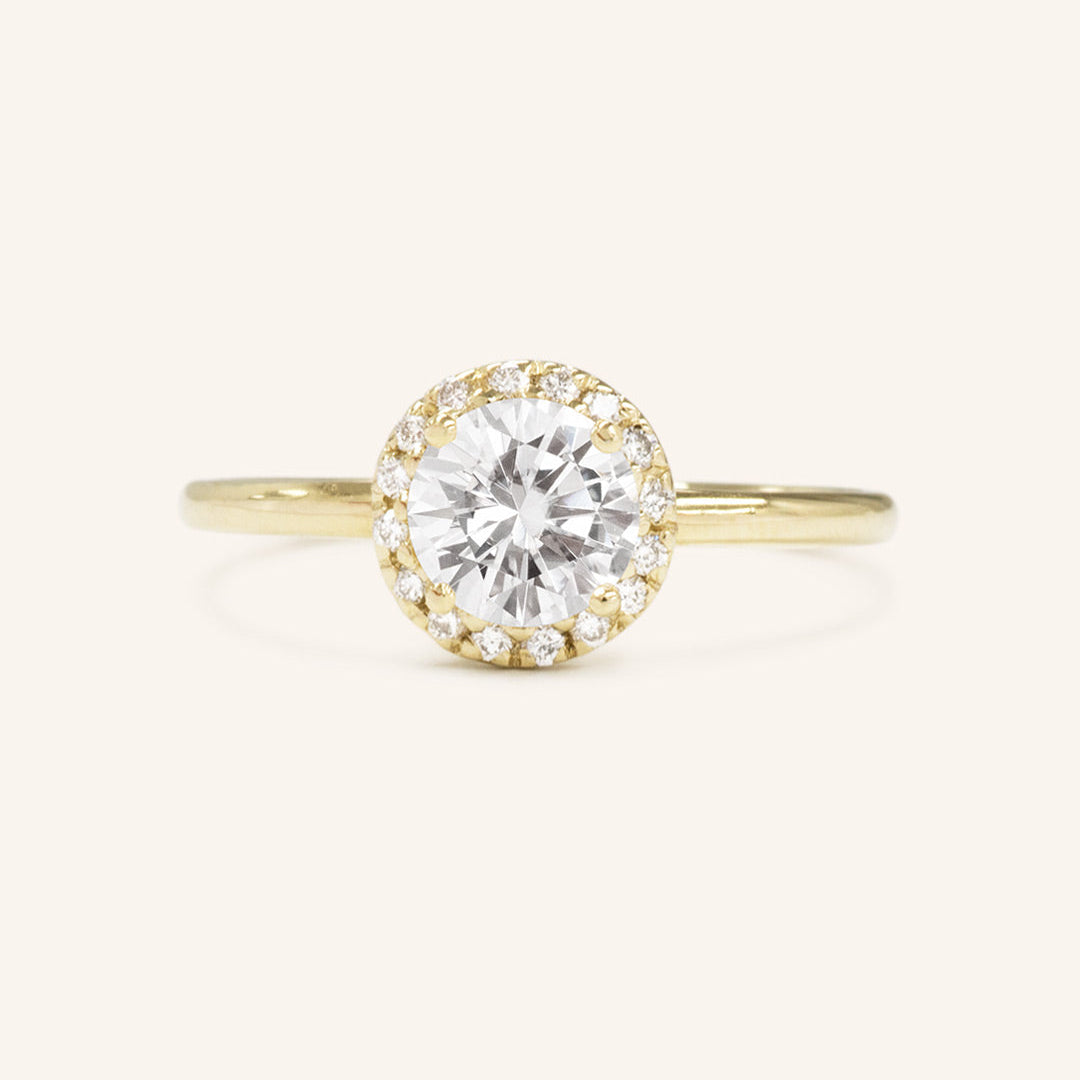 Stunning 1.0 CT Round Moissanite Engagement Ring with Halo Design 1
