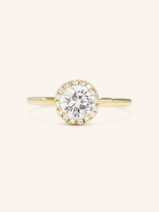 Stunning 1.0 CT Round Moissanite Engagement Ring with Halo Design 1