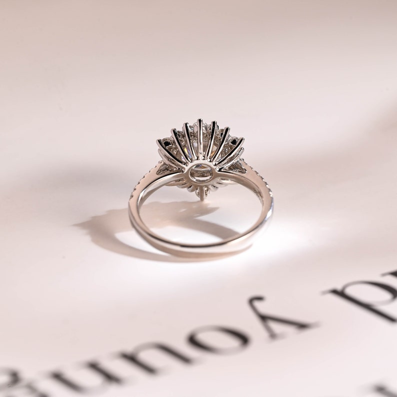 Stunning 0.5 - 1.5 CT Round Moissanite Engagement Ring with Cluster Design 3