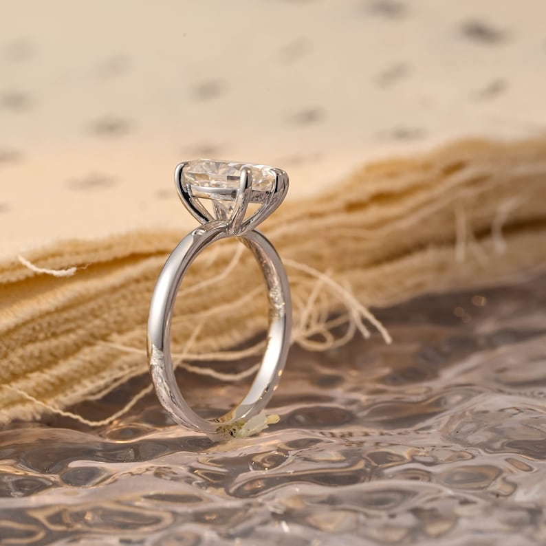 Stunning 2.0 CT Oval Moissanite Engagement Ring with Solitaire Design 3