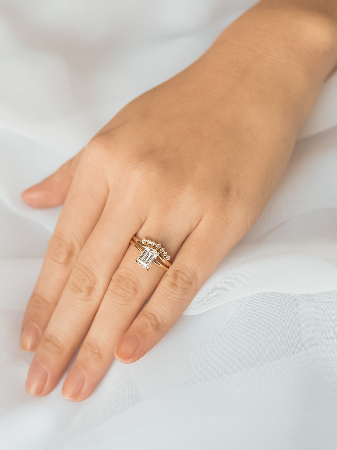 Stunning 1 CT Emerald Moissanite Engagement Ring With Solitaire Design 6