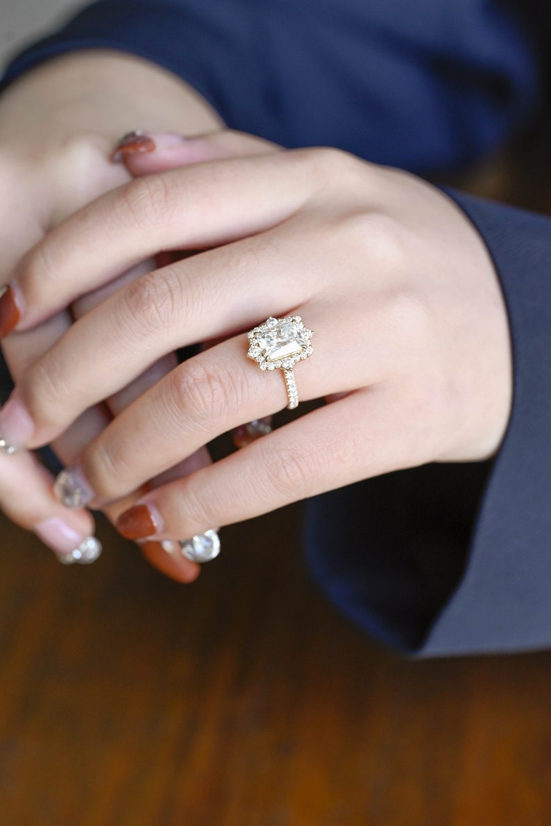 Stunning 1.5 - 2.5 CT Radiant Moissanite Engagement Ring with Pave & Halo Design 6