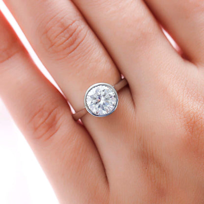 Round Cut Bezel Style Cubic Zirconia in 925 Sterling Silver Ring 3