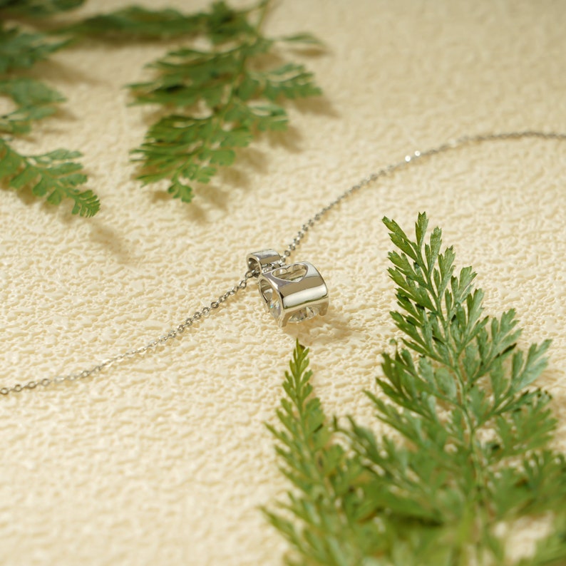 1.0 CT Round Moissanite Diamond Pendant Necklace in Solid Gold 7