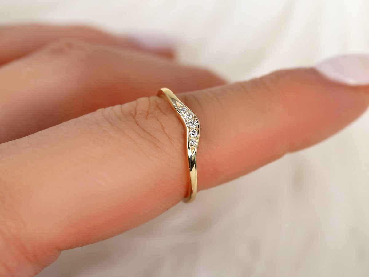 Stunning 0.06 TCW Round Moissanite Stones Curved Wedding Bands 7