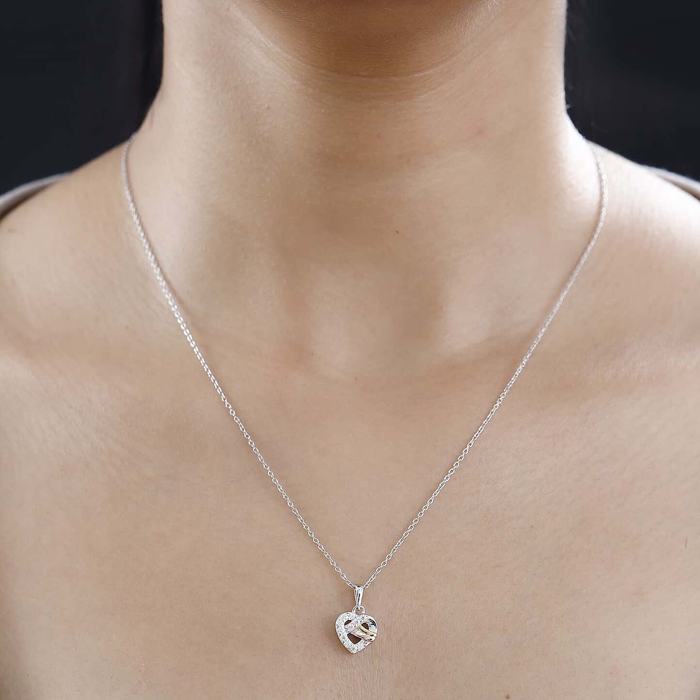 Round Cut Cubic Zirconia in 925 Sterling Silver Necklace 2