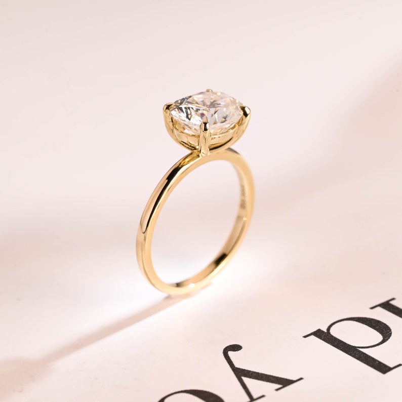 Stunning 1.0 - 2.0 CT Oval Moissanite Engagement Ring with Solitaire Design 5