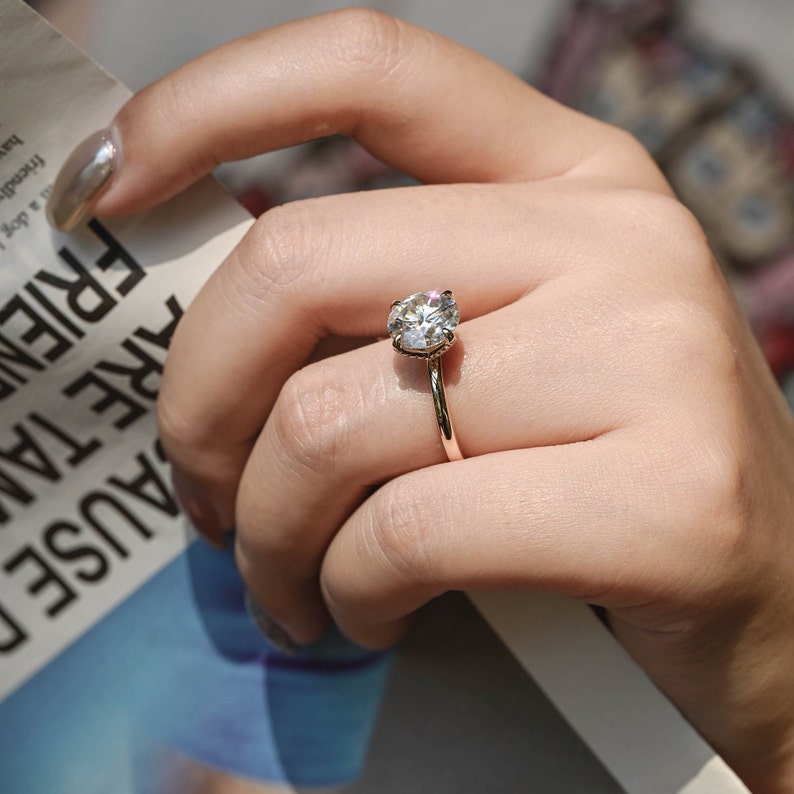 Stunning 3.0 CT Round Moissanite Engagement Ring with Solitaire Design 10