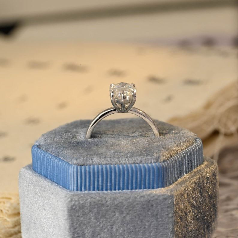 Stunning 2.0 CT Oval Moissanite Engagement Ring with Solitaire Design 8