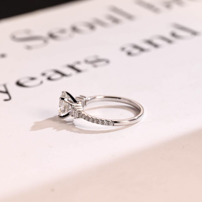 Stunning 1.0 - 2.0 CT Oval Moissanite Engagement Ring with Pave Design 3
