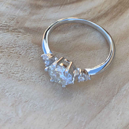 Round Cut 3 Stones Style Cubic Zirconia in 925 Sterling Silver Ring 9