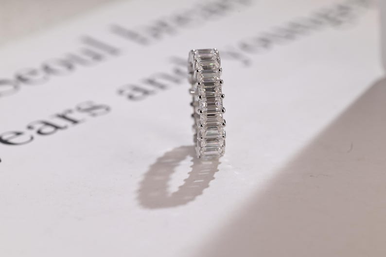 Stunning 0.5 TCW Emerald Moissanite Stones Full Eternity Wedding Band 10