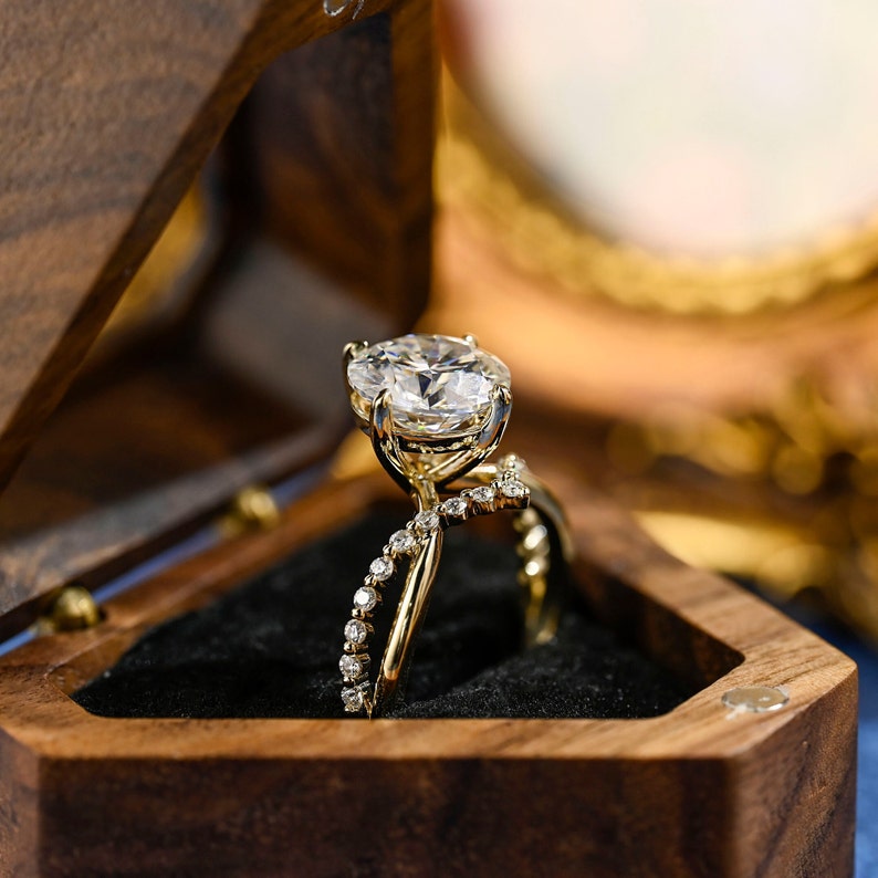 Stunning 3.0 CT Round Moissanite Engagement Ring with V-Unique Design 8