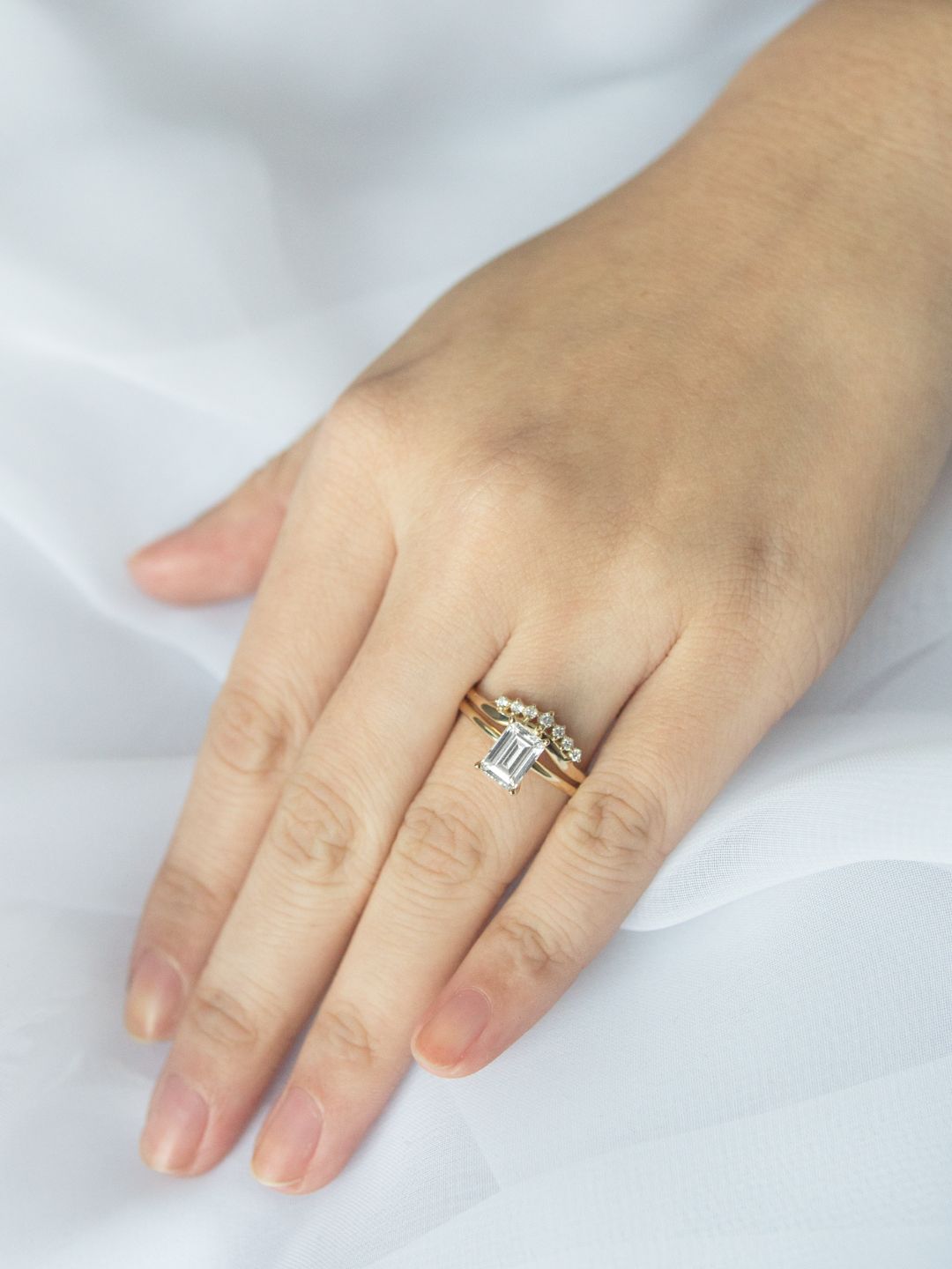 Stunning 0.3 TCW Round Moissanite Stones Curved Wedding Band 7