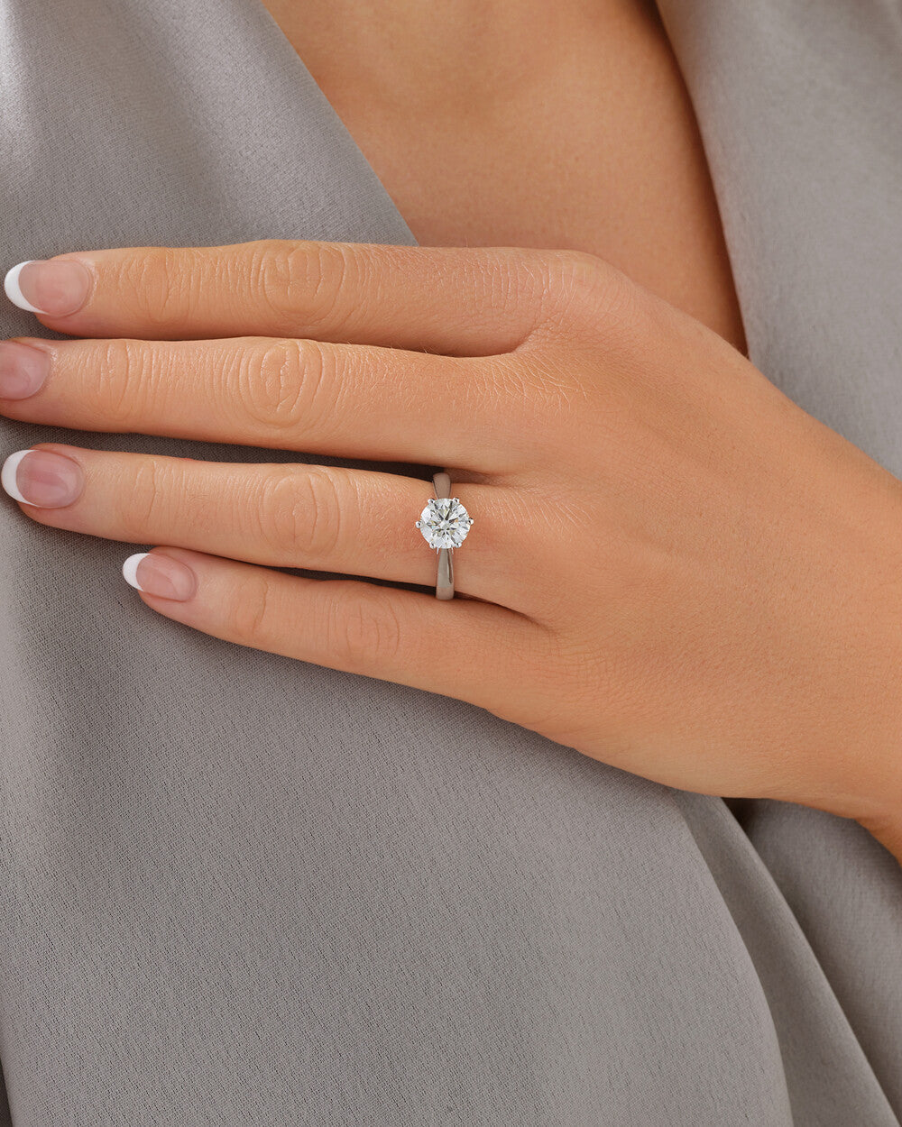 Stunning 2.0 CT Round Moissanite in Solitaire Engagement Ring 6