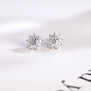 0.50 TCW Round Cut Moissanite Floral Halo Earrings in Gold 1