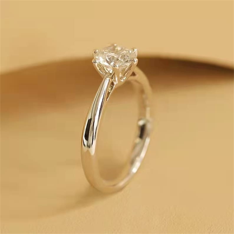 Stunning 1.0 CT Round Cut Moissanite Engagement Ring with Solitaire Design 5