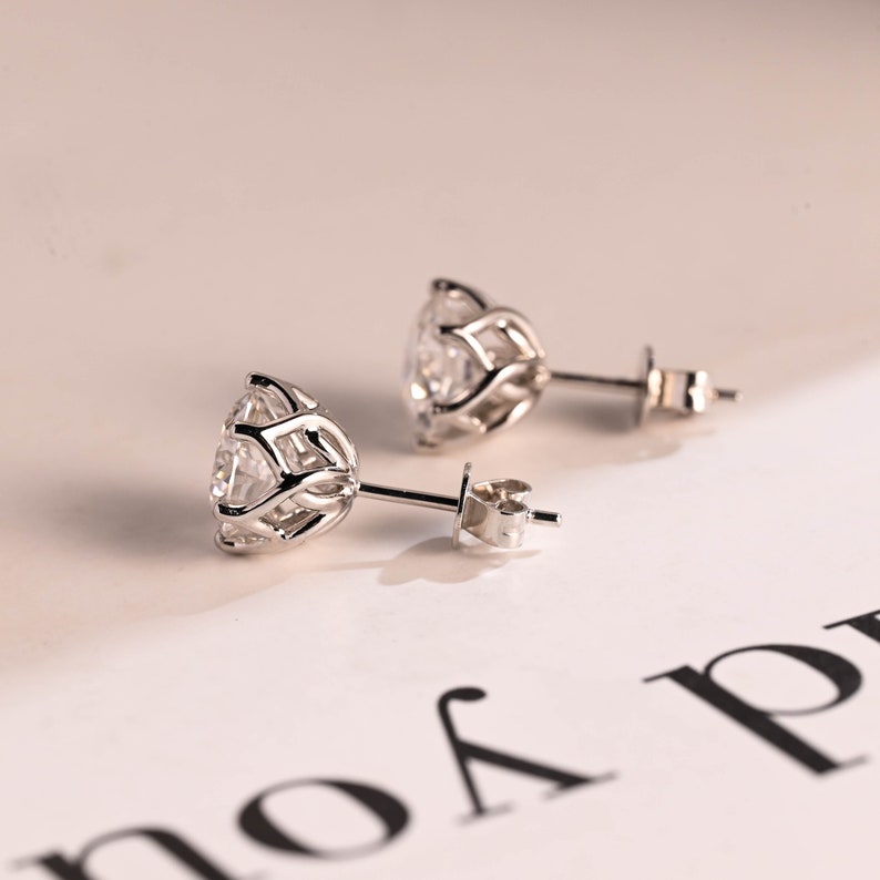 1.0 TCW Round Cut Moissanite Stud Earrings in Gold 9