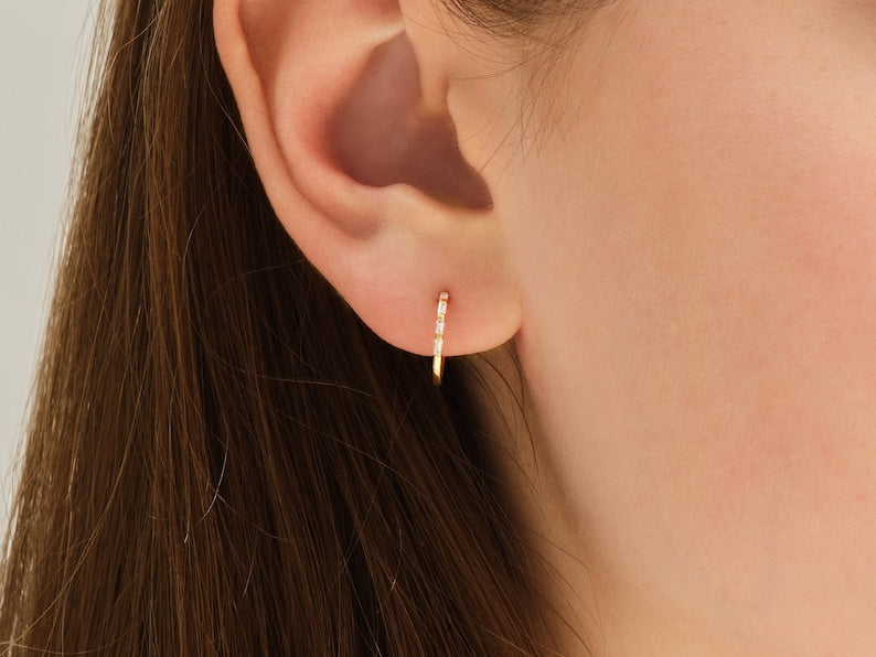 0.30 TCW Round Cut Moissanite Bar Hoops Earrings in Gold 5