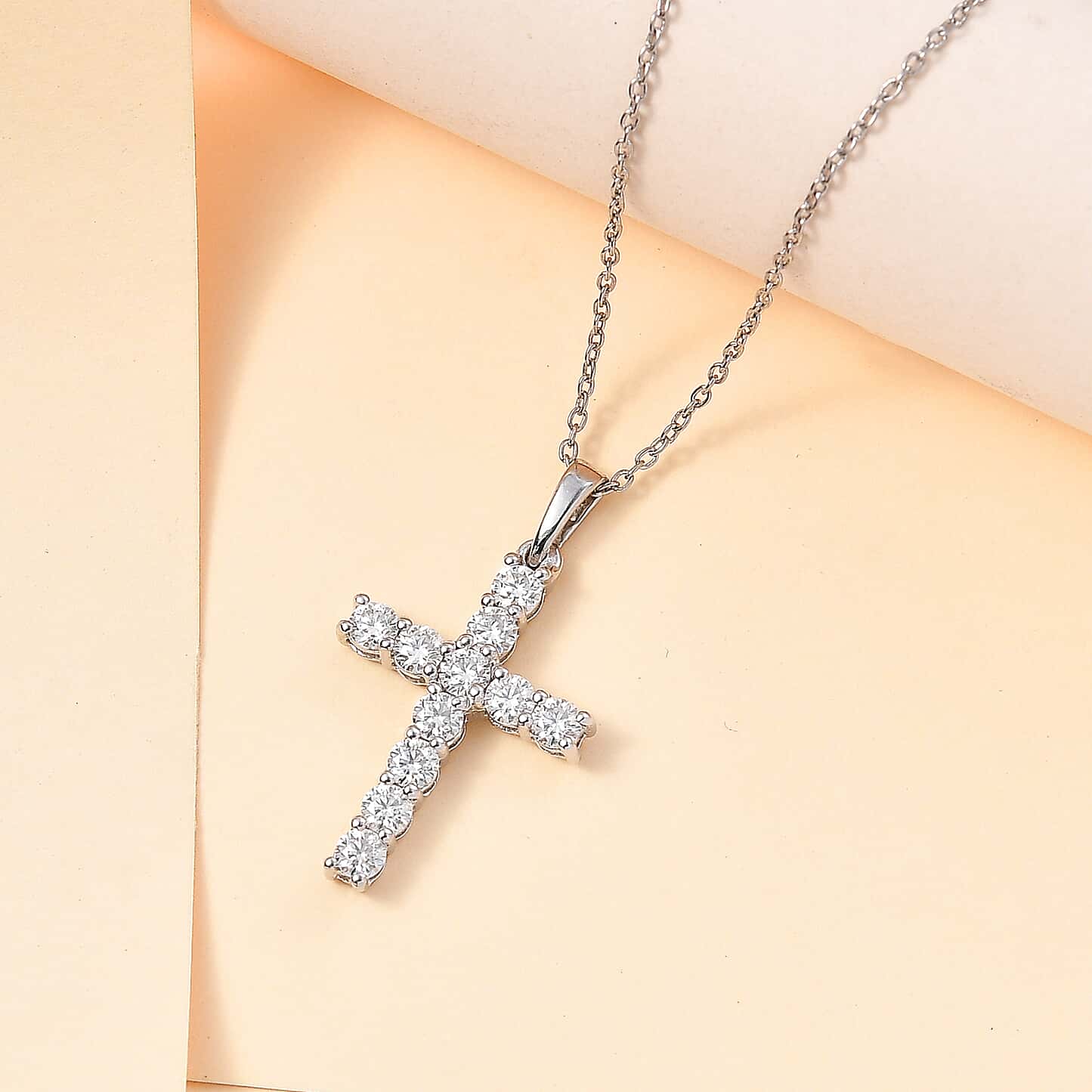 Round Cut Cubic Zirconia in 925 Sterling Silver Necklace 3