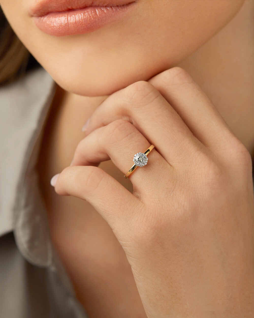 Stunning 0.5 CT Round Moissanite Engagement Ring In Halo Design 4