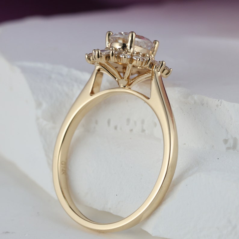 Stunning 1.0 CT Oval Cut Moissanite Engagement Ring with Cluster Halo Design 3