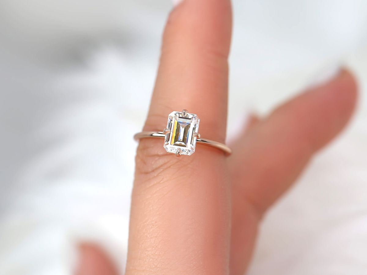 Stunning 1.75 CT Emerald Moissanite Engagement Ring with Solitaire Design 8