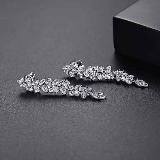 Round Cut Cubic Zirconia in 925 Sterling Silver Earrings 8