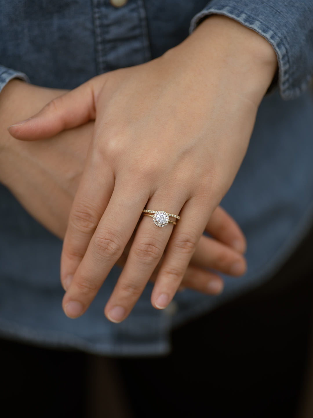 Stunning 1.0 CT Round Moissanite Engagement Ring with Halo Design 14