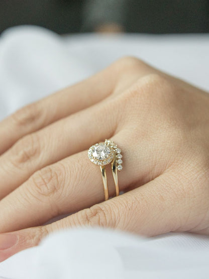 Stunning 0.3 TCW Round Moissanite Stones Curved Wedding Band 6