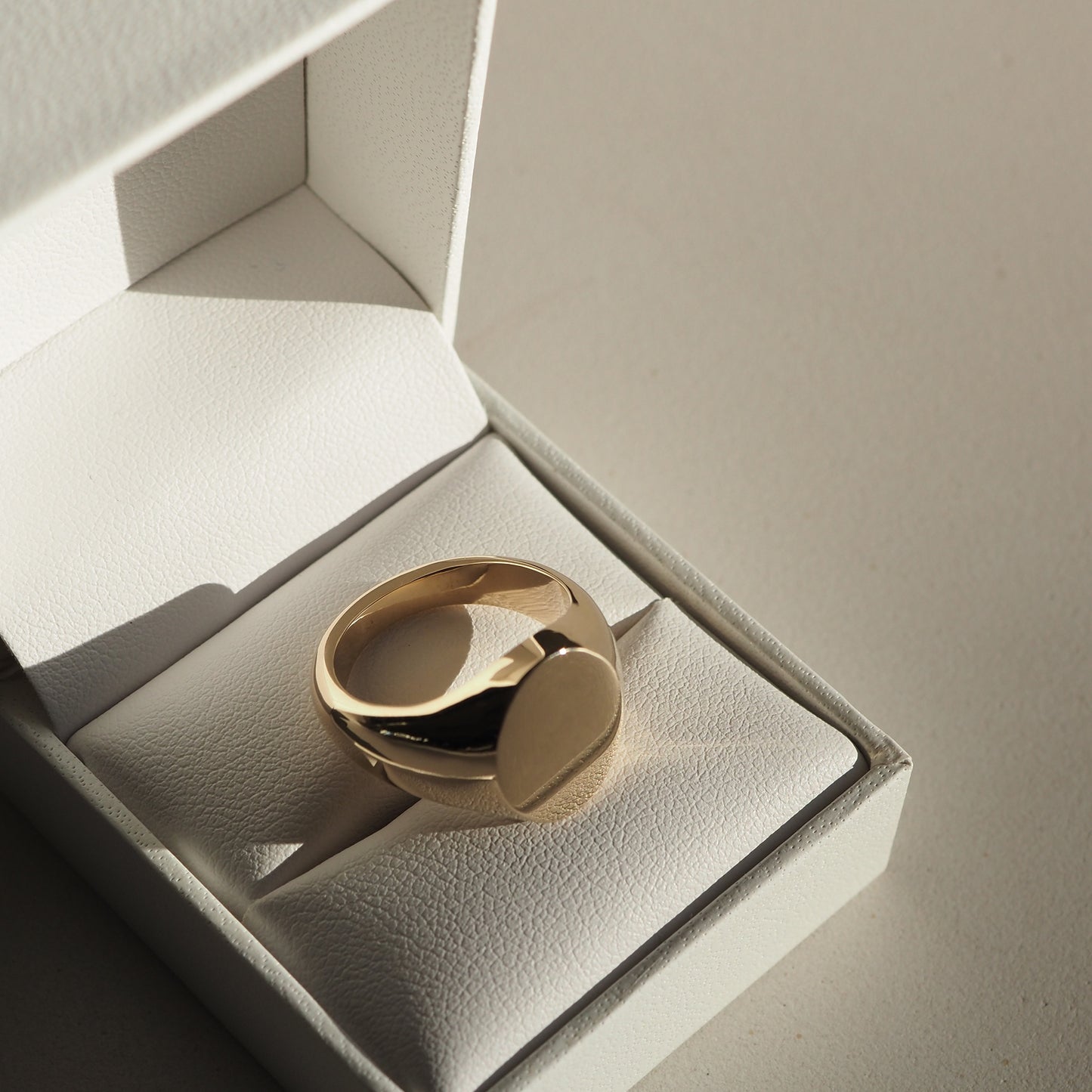 Stunning Men's Oval Signet Metal Ring 1