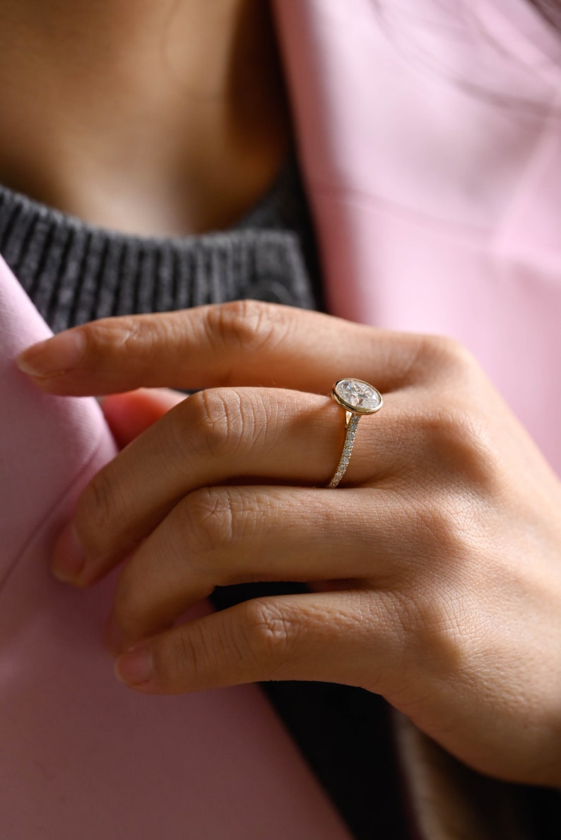 Stunning 1.0 - 2.0 CT Oval Moissanite Engagement Ring with Bezel Design 2