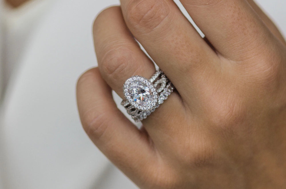 Round Cut Halo Style Cubic Zirconia in 925 Sterling Silver Ring 4