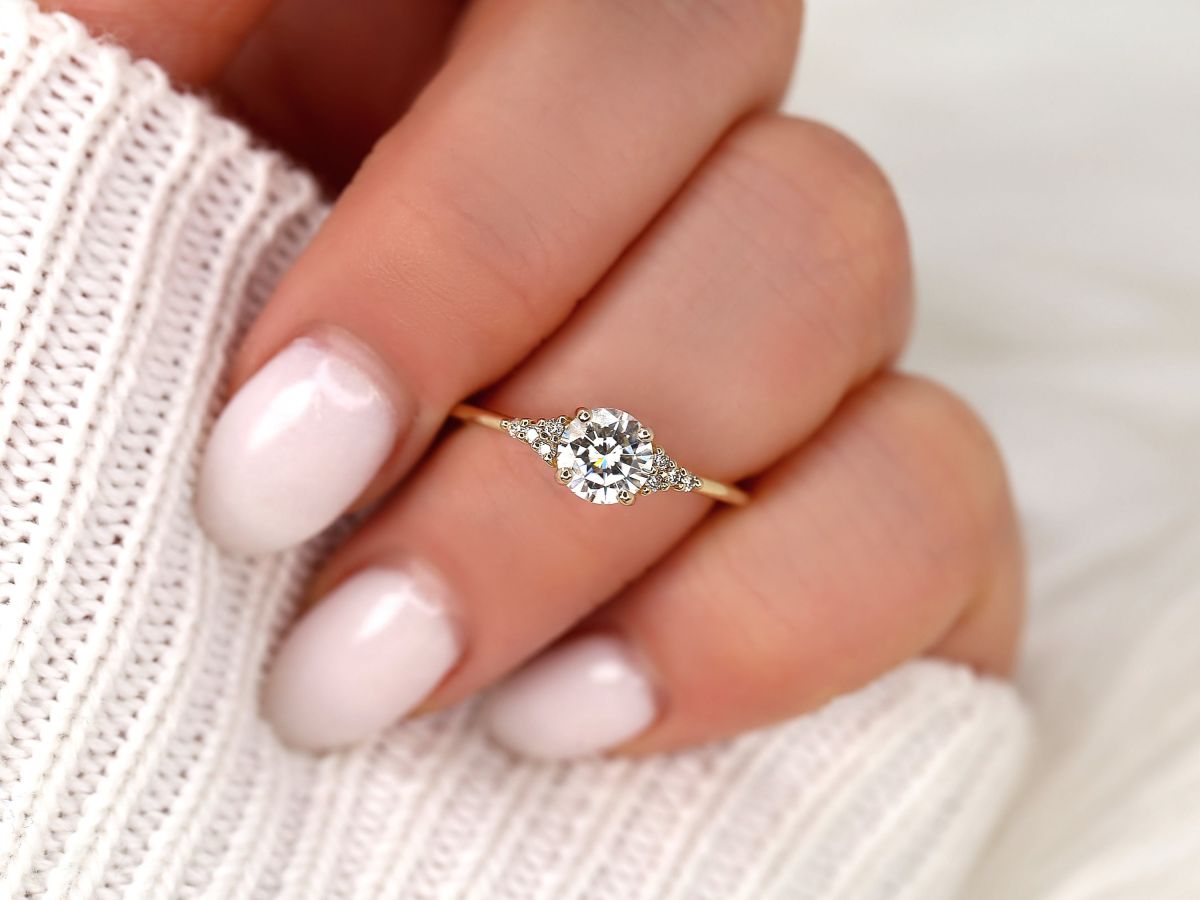 Stunning 0.75 CT Round Moissanite Engagement Ring With Cluster Design 8