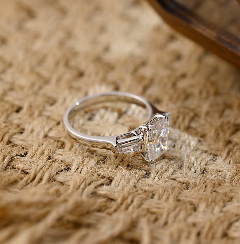 3.0 CT Radiant Shaped Moissanite Engagement Ring With Three Stone Style 1