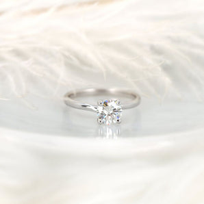 Stunning 1.0 CT Round Moissanite Engagement Ring with Solitaire Design