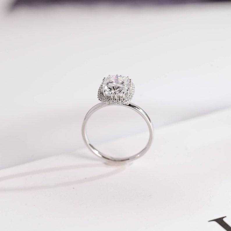 Stunning 1.0 - 2.0 CT Elongated Cushion Moissanite Engagement Ring With Halo Design 7