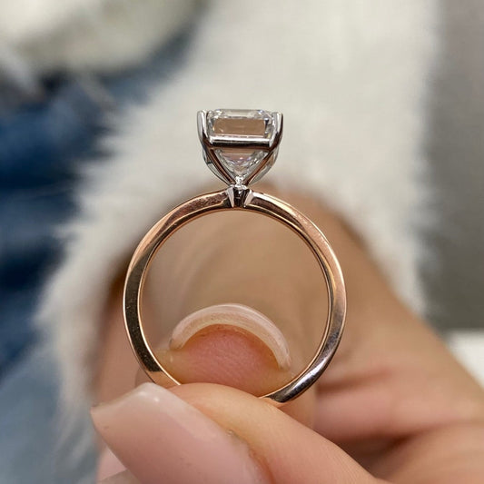 Stunning 3.0 CT Emerald Moissanite Engagement Ring with Solitaire Design 2