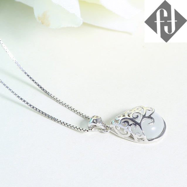 Round Cut Cubic Zirconia in 925 Sterling Silver Necklace 3