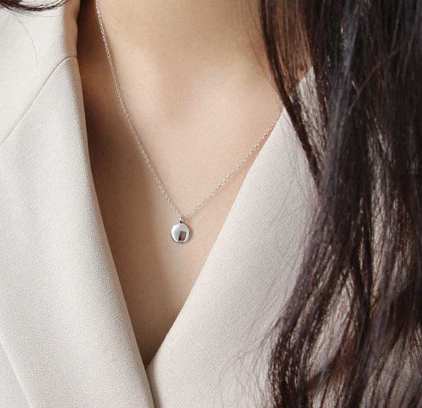 Round Cut Cubic Zirconia in 925 Sterling Silver Necklace 3