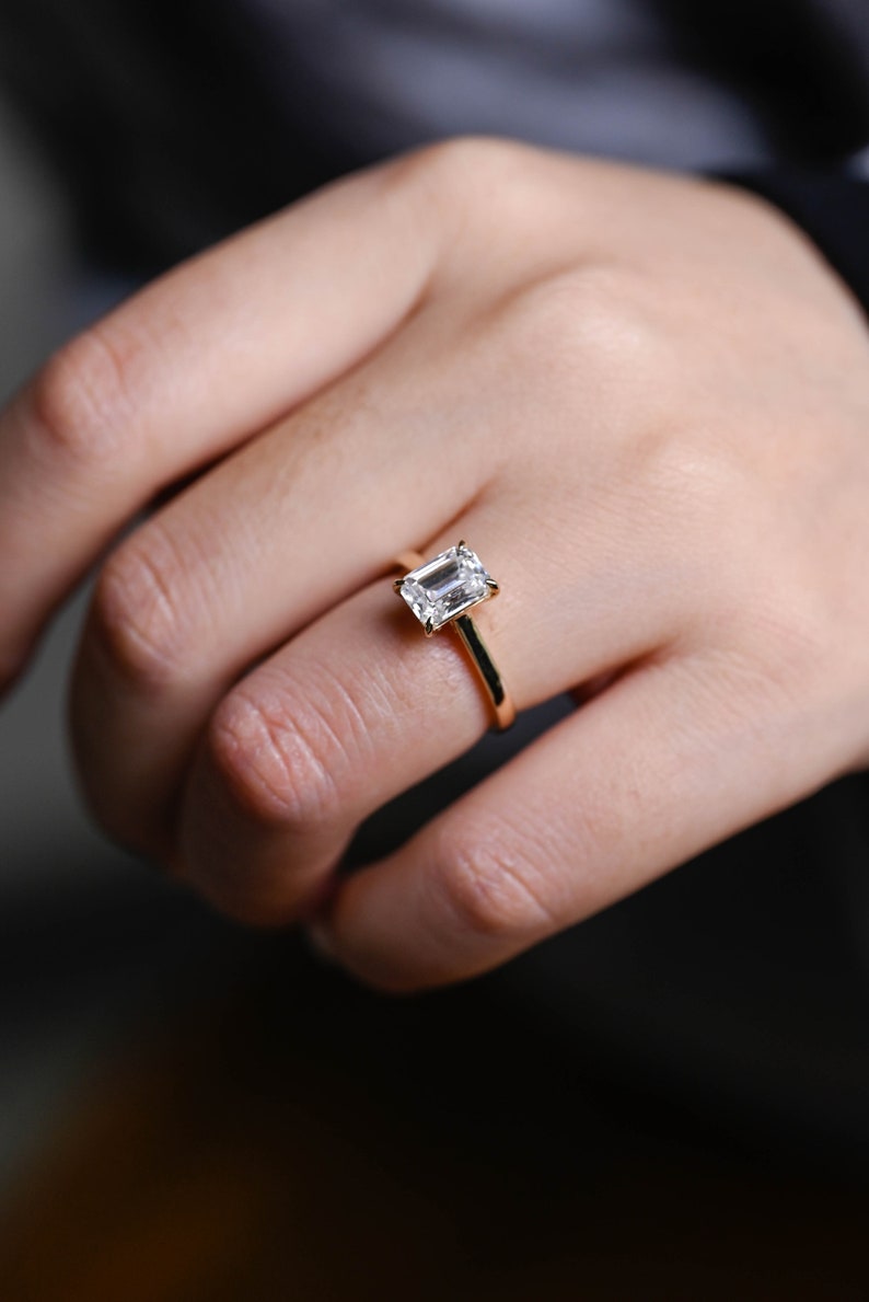 Stunning 1.0 - 2.0 CT Emerald Moissanite Engagement Ring with Solitaire Design 4