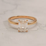 Stunning 1.0 - 2.0 CT Emerald Moissanite Engagement Ring with Solitaire Design 1