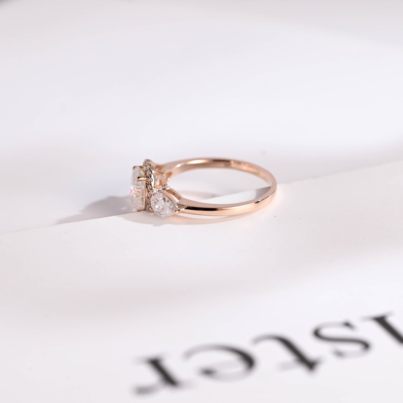 Stunning 1.0 - 2.0 CT Oval Moissanite Engagement Ring with Three Stone & Halo Design 8