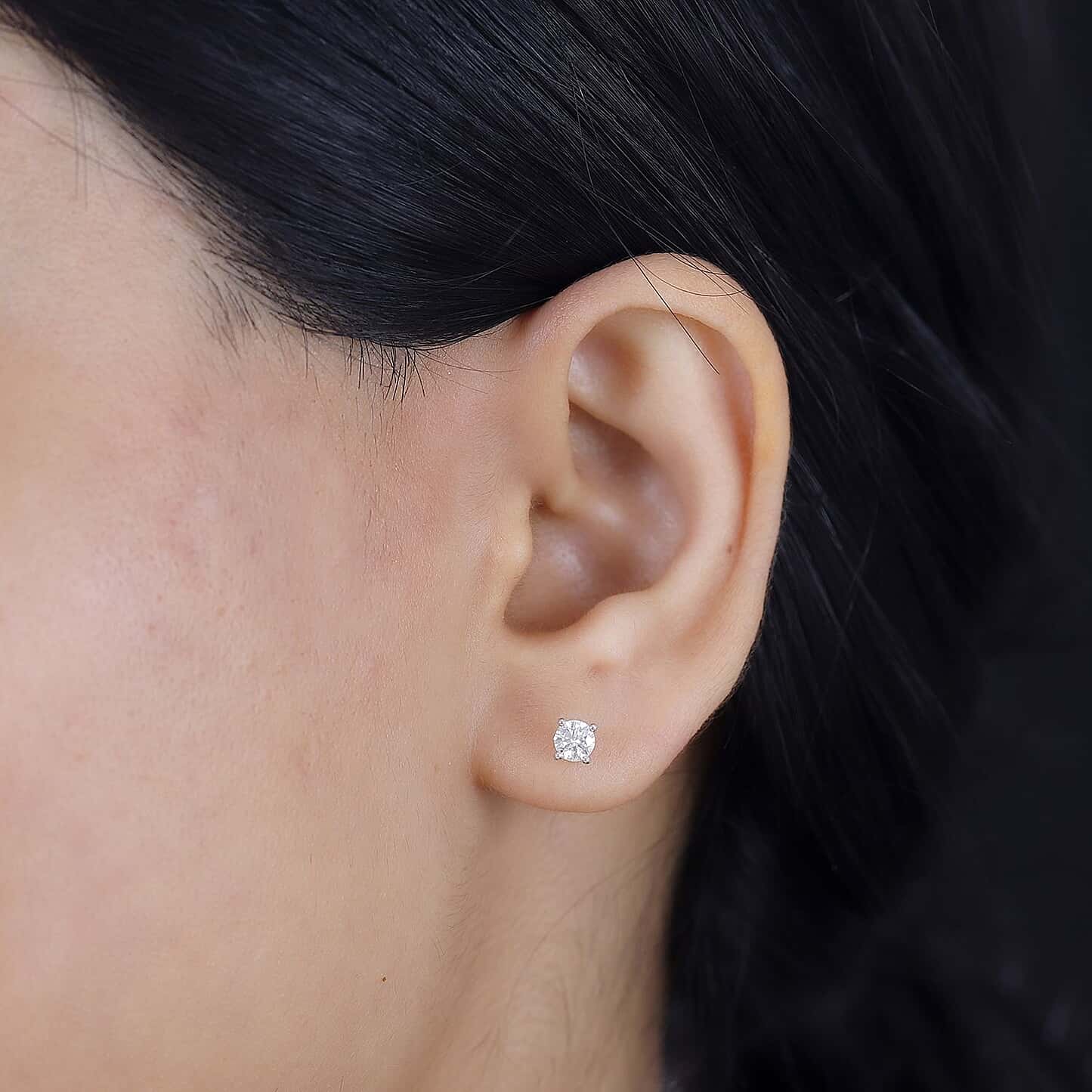 Round Cut Cubic Zirconia in 925 Sterling Silver Earrings 3