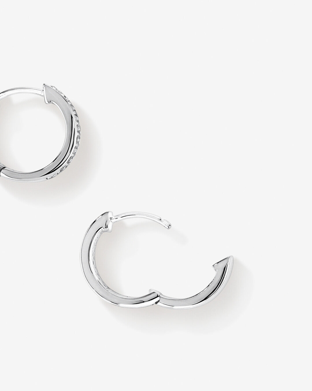 Round Cut Cubic Zirconia in 925 Sterling Silver Earrings 4