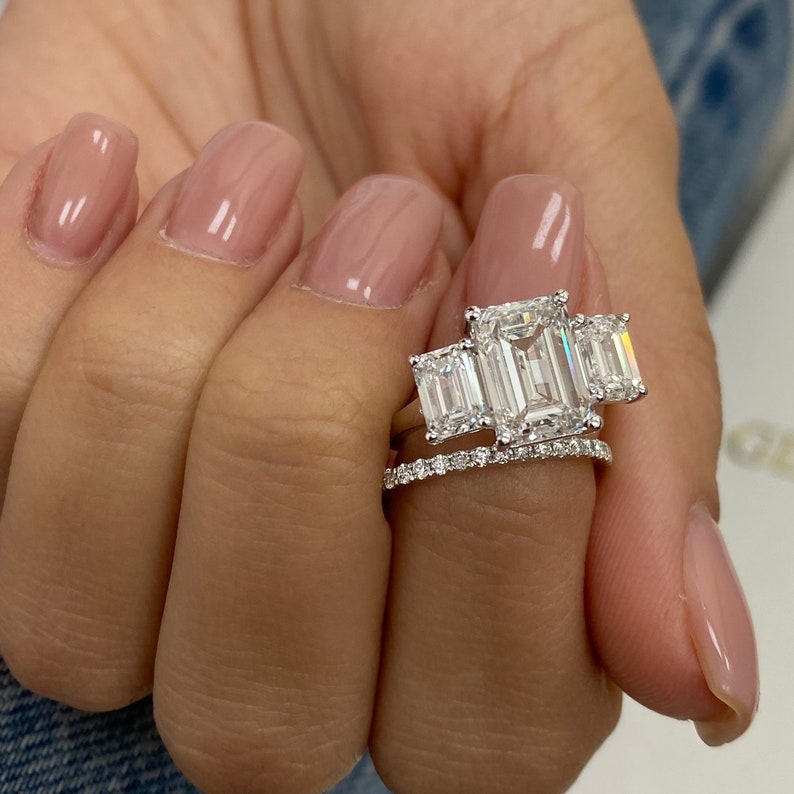 Stunning 3.0 CT Emerald Moissanite Engagement Ring with Three Stone Design 1