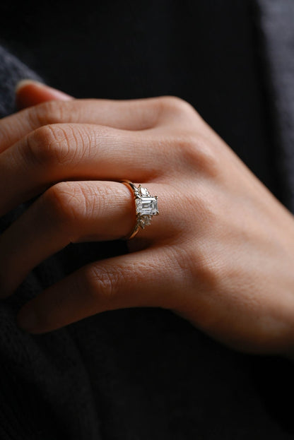 Stunning 1.0 - 2.0 CT Emerald Moissanite Engagement Ring With Cluster Design 2