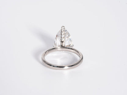Stunning 3.0 CT Pear Cut Moissanite Engagement Ring with Solitaire Design 2